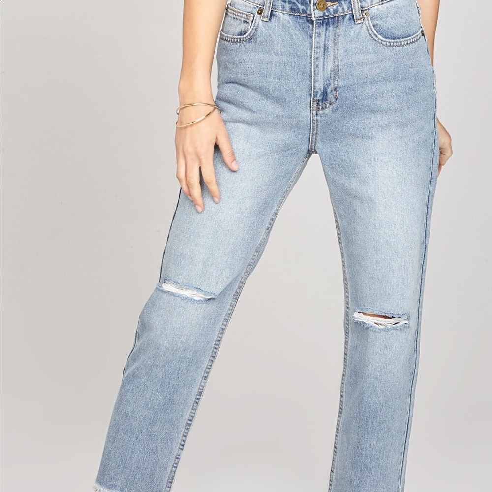 Amuse Society Light Wash Denim With Frayed Edge